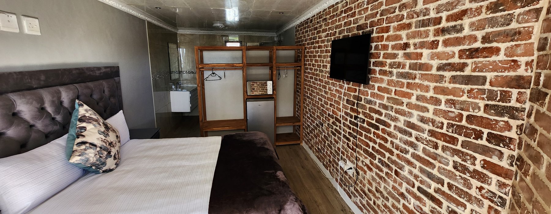 Room E photo 2
