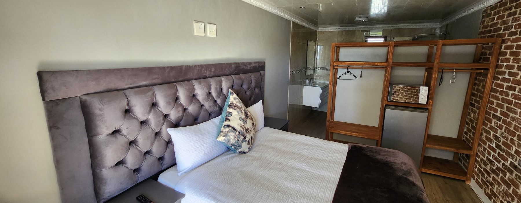 Room E photo 4