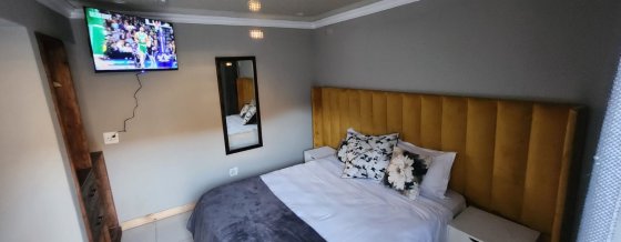 Room G — Executive Rear Rooms Suite